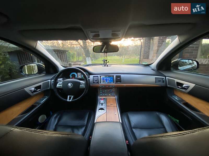 Седан Jaguar XF 2010 в Мукачевому