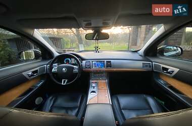 Седан Jaguar XF 2010 в 