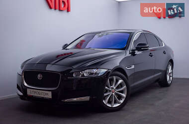 Седан Jaguar XF 2016 в Киеве