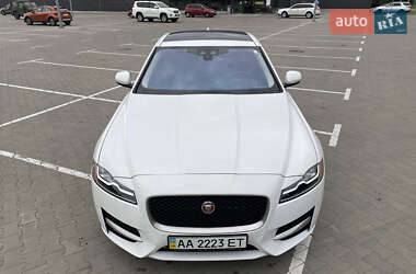 Седан Jaguar XF 2016 в Киеве