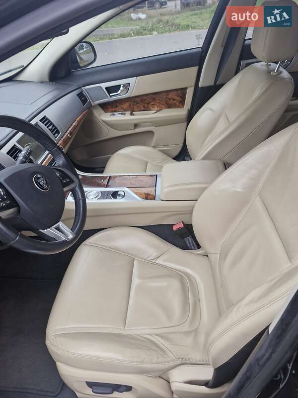 Седан Jaguar XF 2013 в Киеве
