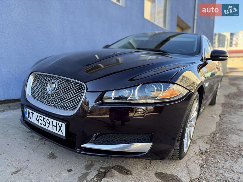Седан Jaguar XF 2012 в Калуше