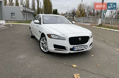 Седан Jaguar XF 2016 в Киеве