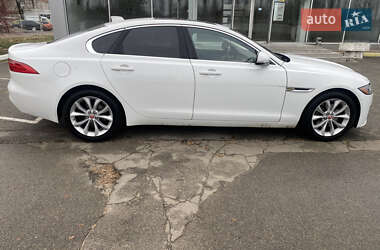 Седан Jaguar XF 2016 в 