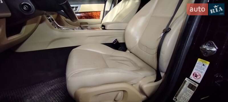 Седан Jaguar XF 2012 в Калуше