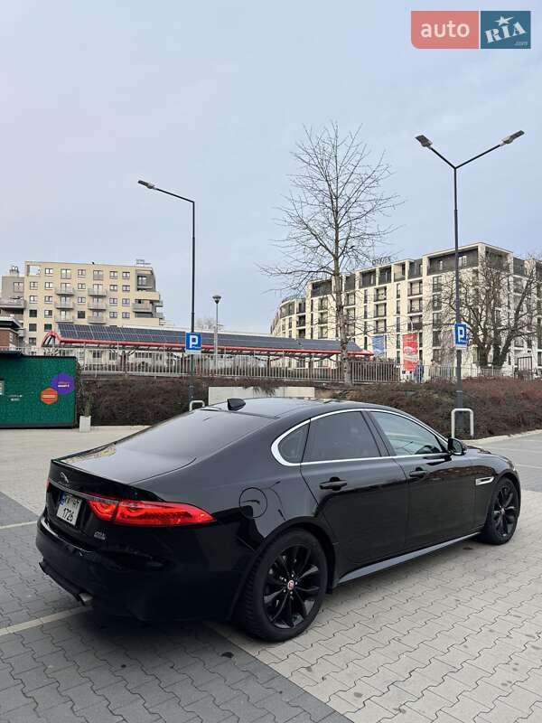 Седан Jaguar XF 2017 в Киеве