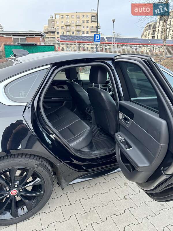 Седан Jaguar XF 2017 в Киеве