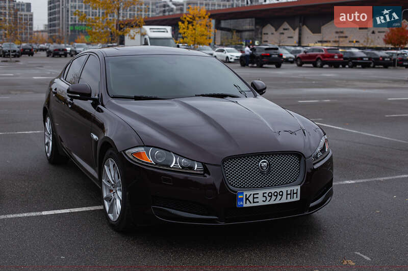 Седан Jaguar XF 2013 в Дніпрі