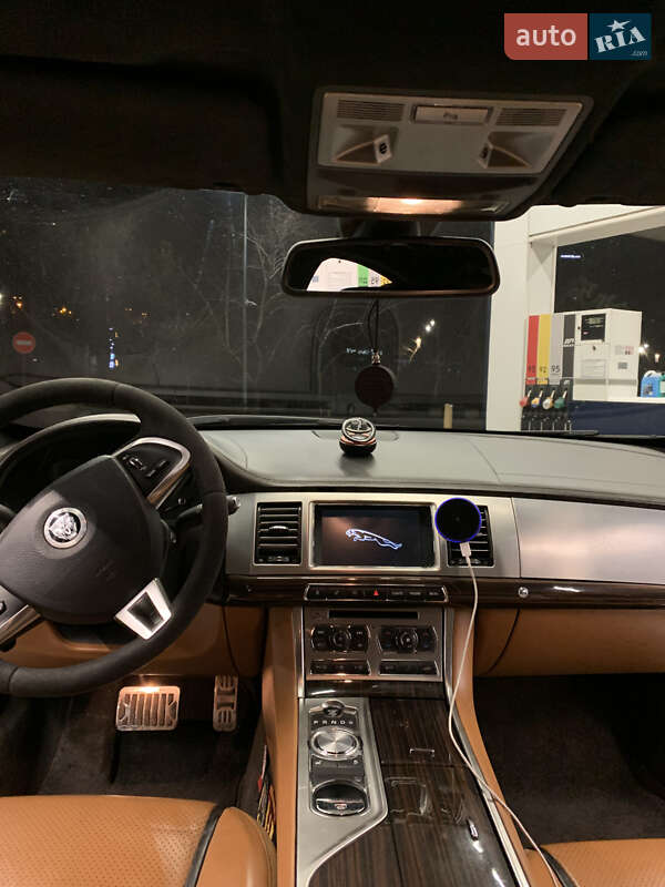 Седан Jaguar XF 2012 в Днепре