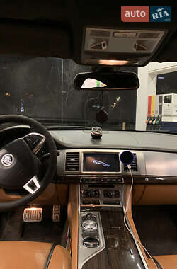 Седан Jaguar XF 2012 в 