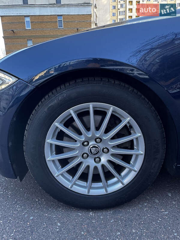 Седан Jaguar XF 2013 в Одесі