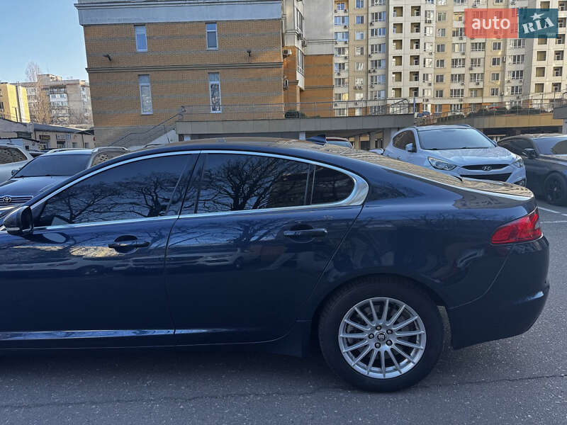 Седан Jaguar XF 2013 в Одесі