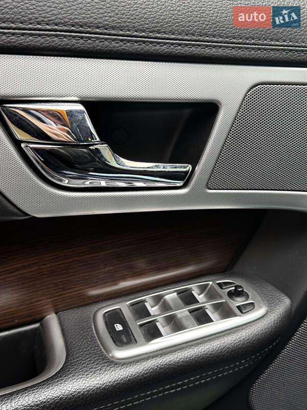 Седан Jaguar XF 2013 в Одесі
