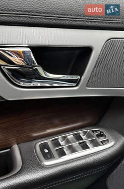 Седан Jaguar XF 2013 в 