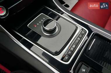 Седан Jaguar XF 2016 в 
