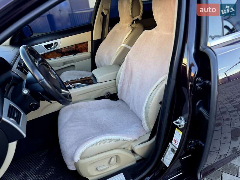 Седан Jaguar XF 2012 в Калуше