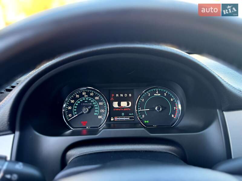 Седан Jaguar XF 2012 в Калуше