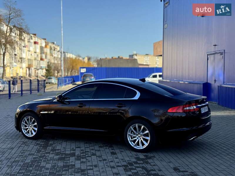 Седан Jaguar XF 2012 в Калуше