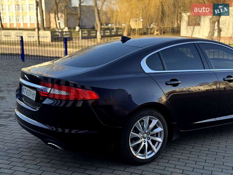 Седан Jaguar XF 2012 в Калуше
