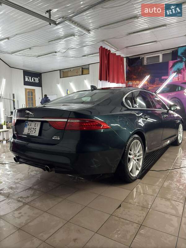 Седан Jaguar XF 2016 в Киеве