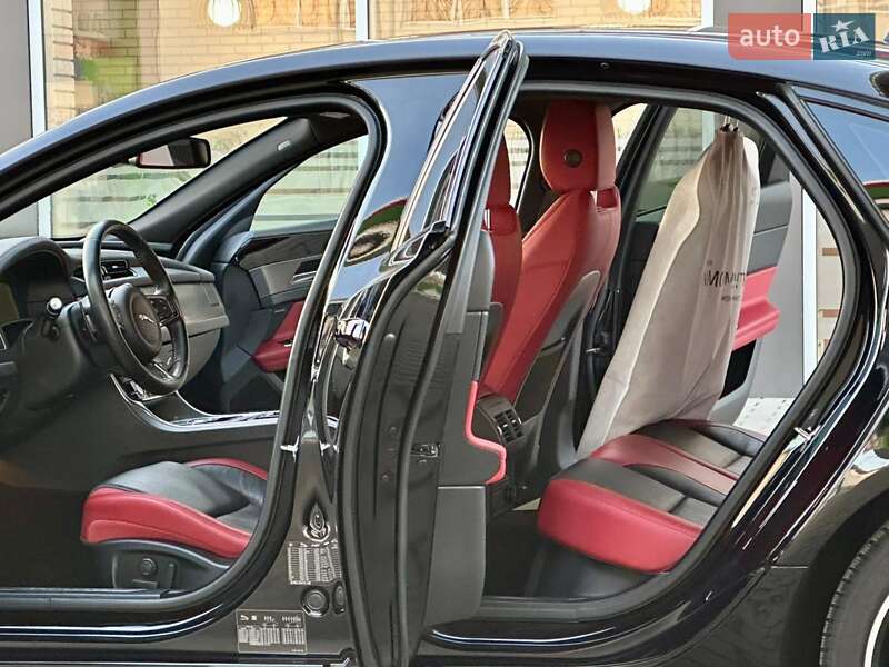 Седан Jaguar XF 2016 в Києві
