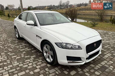 Седан Jaguar XF 2016 в Львові