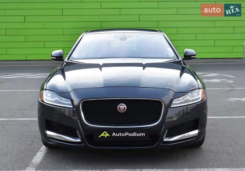 Седан Jaguar XF 2019 в 