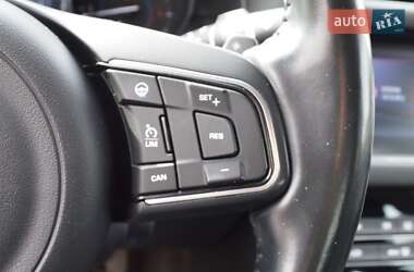 Седан Jaguar XF 2016 в 