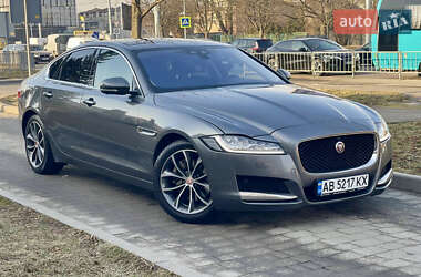 Седан Jaguar XF 2016 в Львове