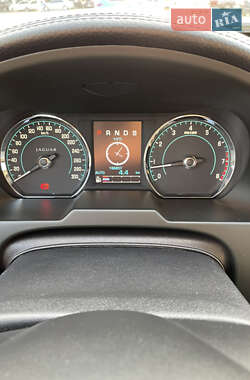 Седан Jaguar XF 2012 в 