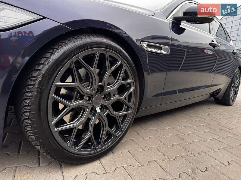 Седан Jaguar XF 2016 в Киеве