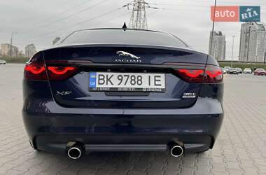 Седан Jaguar XF 2016 в 