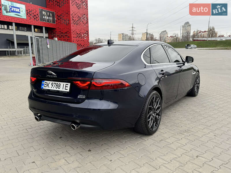 Седан Jaguar XF 2016 в Киеве