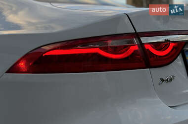 Седан Jaguar XF 2016 в 