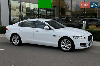 Седан Jaguar XF 2016 в 