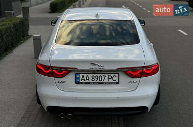 Седан Jaguar XF 2016 в 