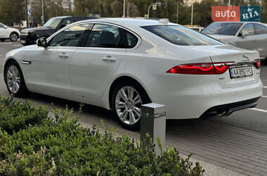 Седан Jaguar XF 2016 в 