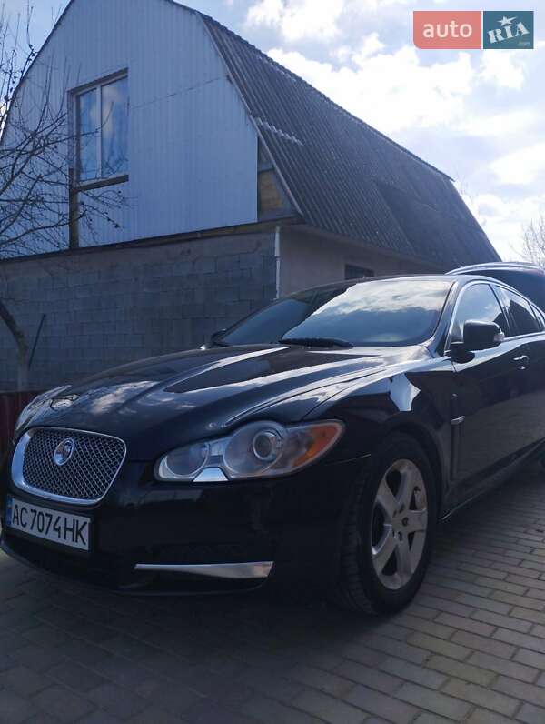 Седан Jaguar XF 2009 в Казатине