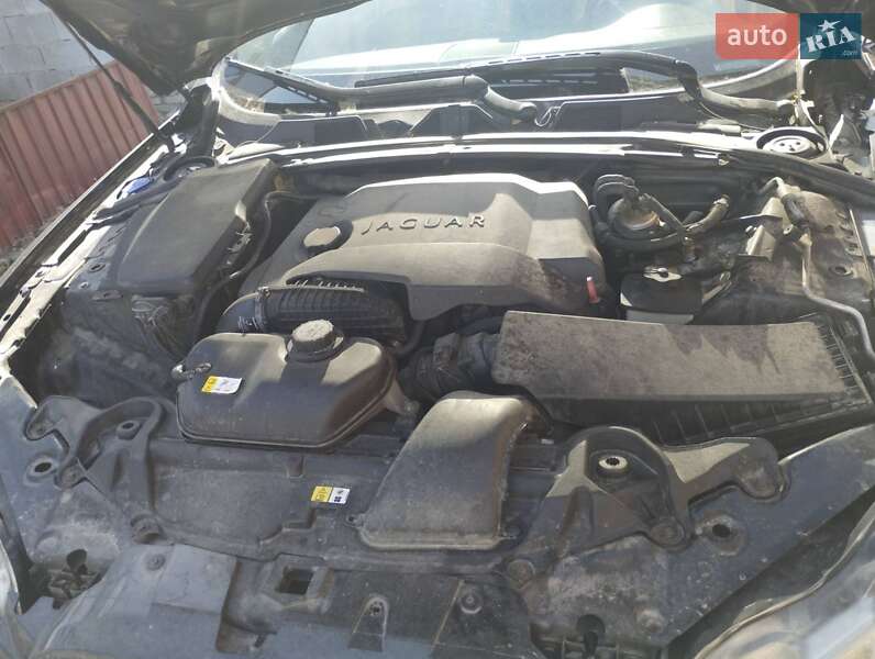 Седан Jaguar XF 2009 в Казатине