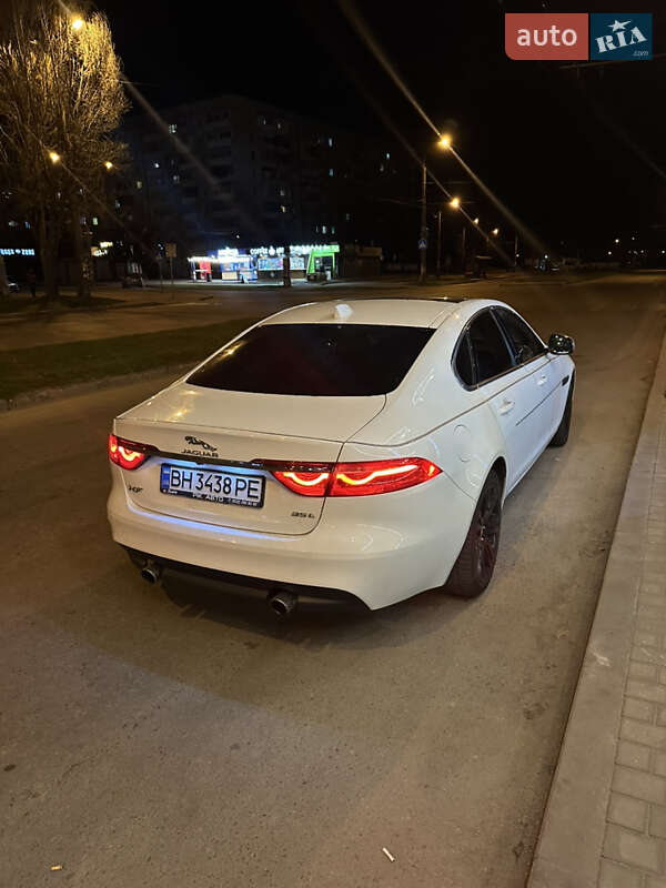 Седан Jaguar XF 2016 в Запоріжжі