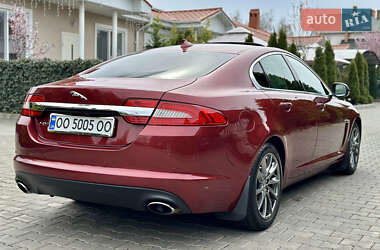 Седан Jaguar XF 2012 в 