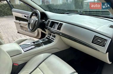 Седан Jaguar XF 2012 в 