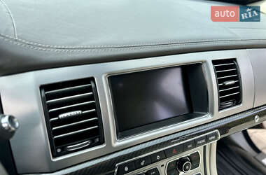 Седан Jaguar XF 2012 в 