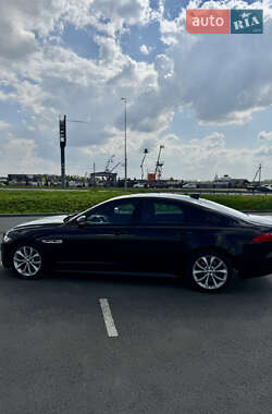Седан Jaguar XF 2017 в Львові