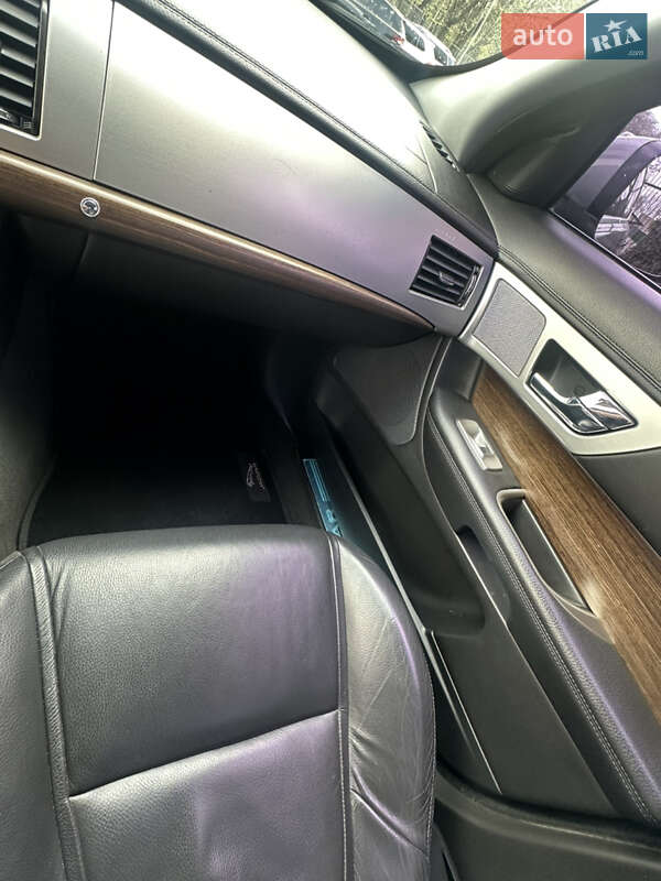Седан Jaguar XF 2014 в Одесі
