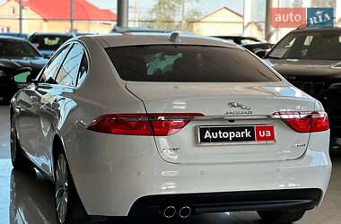 Седан Jaguar XF 2016 в 