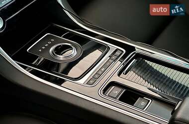 Седан Jaguar XF 2016 в 