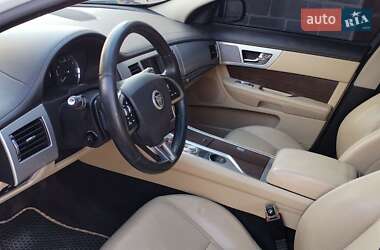 Седан Jaguar XF 2013 в 