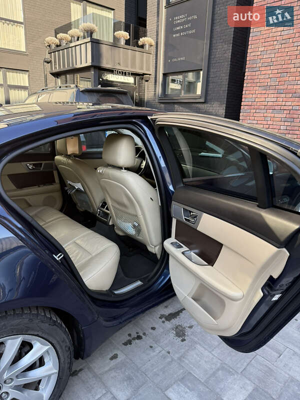 Седан Jaguar XF 2013 в Киеве