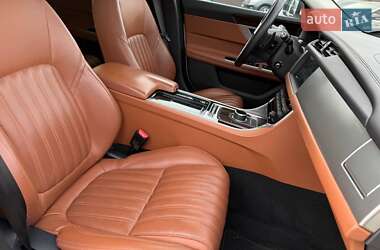 Седан Jaguar XF 2017 в 
